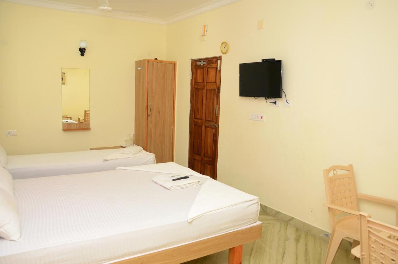 Hari Iyer Residency Hotell Tiruchchendūr Exteriör bild