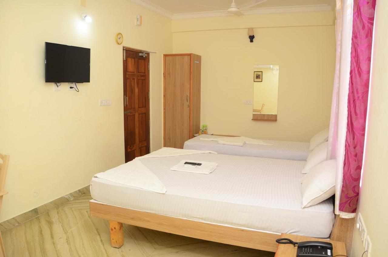 Hari Iyer Residency Hotell Tiruchchendūr Exteriör bild