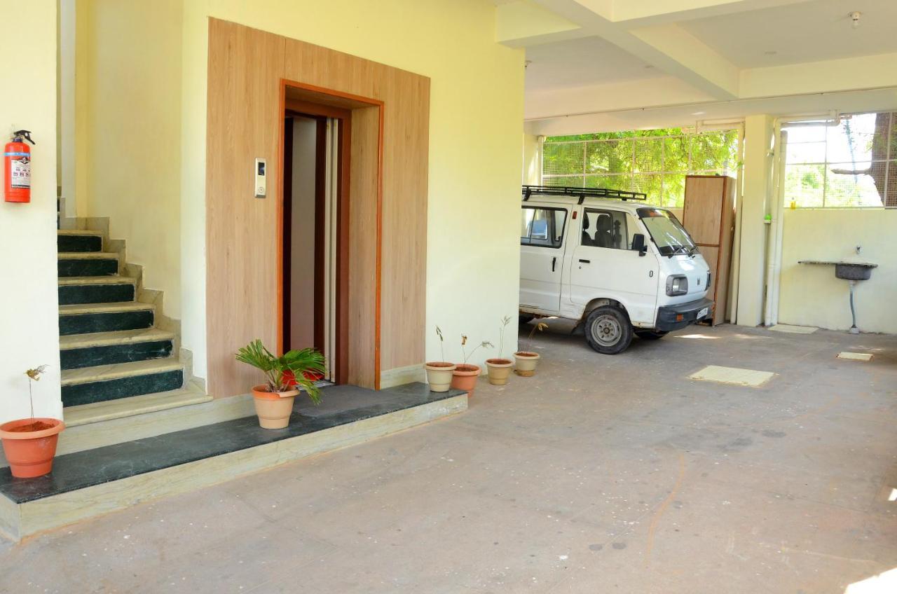 Hari Iyer Residency Hotell Tiruchchendūr Exteriör bild